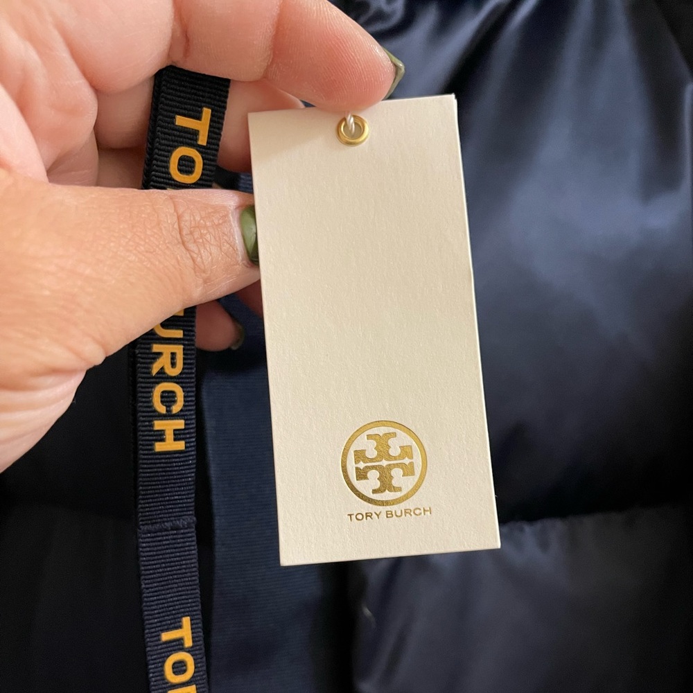 Tory Burch coat never worn, brought last year. No it’s too big